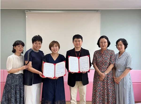 좌측부터, 울산북구국공립어린이집연합회 김미화 재무국장, 김선화 고문, 지선애 회장, 세이브더칠드런 동부지역본부 울산아동권리센터 조정현 센터장, 울산북구국공립어린이집연합회 김순화 고문, 김희란 사무국장/사진제공=세이브더칠드런 동부지역본부