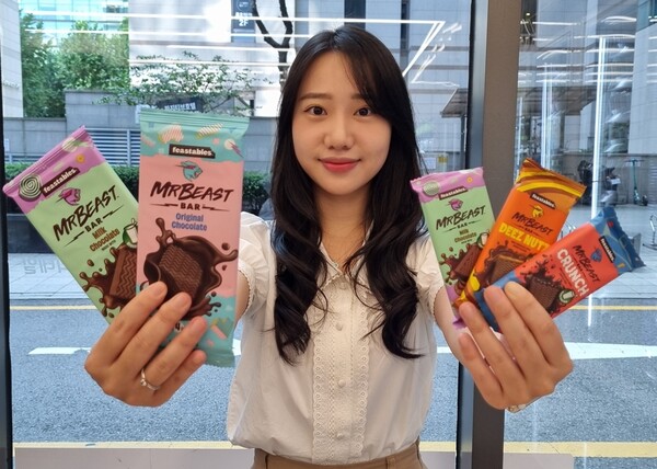 편의점 CU가 세계 1위 유튜브 구독자(9월2일 기준 3.13억 명)를 보유한 ‘미스터 비스트’의 피스터블(Feastables) 초콜릿을 이달 14일 국내 유통업계 단독으로 선보인다고 4일 밝혔다. 사진= BGF리테일