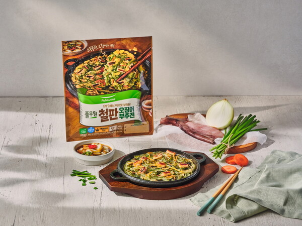 풀무원식품은 철판에 튀기듯 부쳐내 바삭함을 극대화한 철판수제전 제품 2종을 출시했다고 4일 밝혔다. 사진= 풀무원