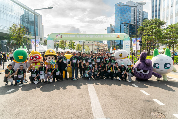 넷마블은 지난 3일 열린 '제 19회 G밸리 스마트 마라톤 대회'에 넷마블컴퍼니 임직원 50여명이 마라톤에 참가했다고 4일 밝혔다.  사진= 넷마블