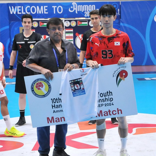 사진 제10회 아시아남자청소년핸드볼선수권대회 예선 2차전 바레인과의 경기에서 6골을 기록하며 최우수 선수로 선정된 강준원, 사진 제공=아시아핸드볼연맹