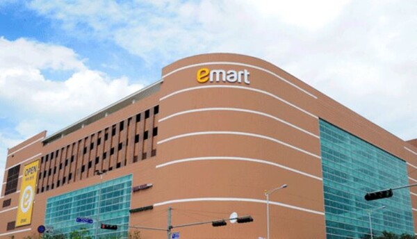 이마트가 중국에서 수입·판매한 ‘스마트미 스탠드 무선 선풍기’ 2종에 대하여 9월 10일부터 자발적 리콜을 실시한다. 사진= 이마트