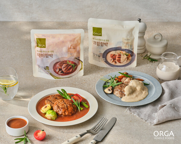 풀무원 계열의 올가홀푸드(이하 올가)가 한우와 한돈으로 만든 육즙 가득 그릴 패티에 비법 레시피로 만든 소스가 특징인 ‘한우와 한돈으로 만든 데미함박∙크림함박’을 출시했다고 11일 밝혔다. 사진= 올가홀푸드