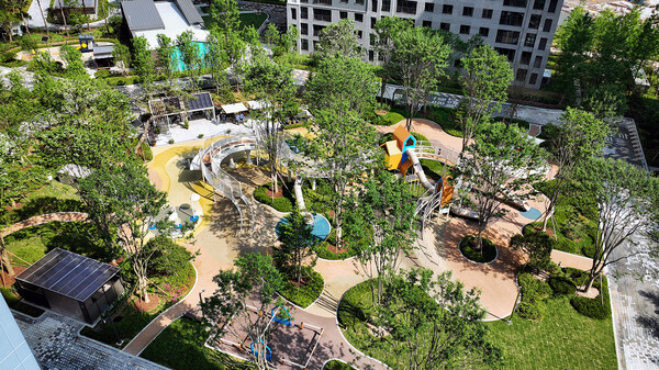 호반써밋 더트리아츠의 어린이 놀이터 ‘놀이가 있는 숲’ 사진 / 사진=호반건설