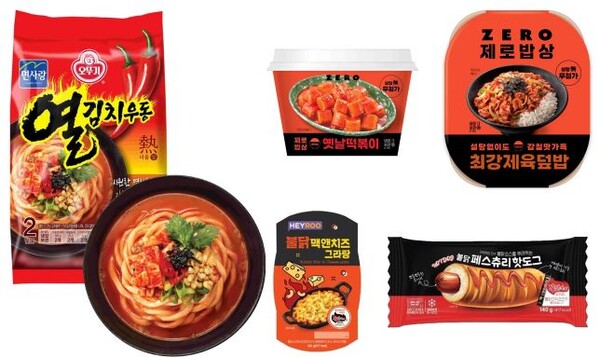 사진=(왼쪽부터 시계방향) 오뚜기 '열김치우동',  GS25  '제로밥상 옛날떡볶이·최강제육덮밥', CU '불닭 맥앤치즈 그라탕·불닭 페스츄리 핫도그'
