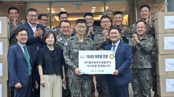 풀무원푸드앤컬처는 육군 제15보병사단(사단장 소장 강현우)과 사단 소속 장병 및 군무원, 공무직 근로자의 복지 향상을 위해 상호 협력 강화를 위한 업무협약(MOU)을 체결했다고 22일 밝혔다. 사진= 풀무원푸드앤컬처