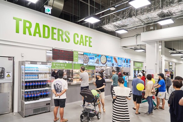 트레이더스 더타운몰 킨텍스점, T카페 전경. 사진= 이마트