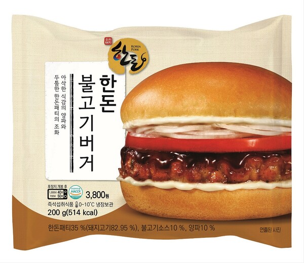 이마트24가 국산 돼지고기 한돈 패티를 활용한 ‘한돈 불고기버거’ 상품을 이달 25일부터 판매한다. 사진= 이마트24