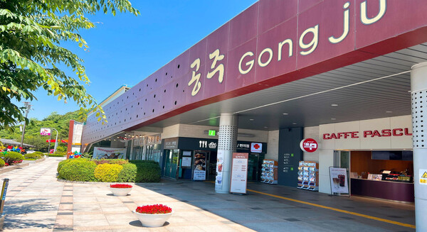 ㈜풀무원푸드앤컬처는 당진영덕고속도로 공주휴게소(대전·당진방향) 푸드코트 및 휴게시설의 전면적인 리뉴얼을 완료하고 9월부터 새롭게 운영을 시작했다고 29일 밝혔다. 사진= 풀무원푸드앤컬처