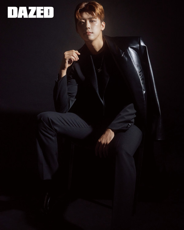 가수 박지현이 트로트 가수 브랜드 평판 3위를 차지한 가운데 치명적인 매력으로 변신한 잡지화보를 공개했다. 사진= 데이즈드