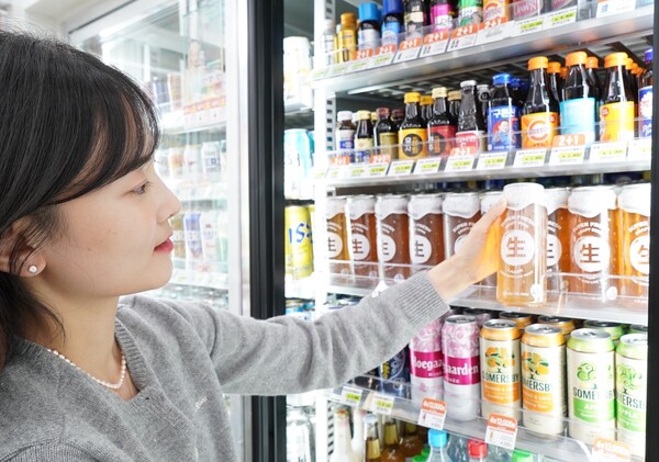 편의점 세븐일레븐은 내달 2일 부터 국내 최초로 전국 2,000여 점포에서 리얼(Real) 생맥주캔 판매를 시작한다고 밝혔다. 사진= 세븐일레븐