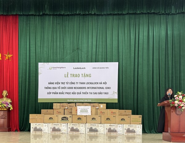 ㈜락앤락이 베트남 태풍 피해 주민에게 4,100만원 상당의 생활용품을 기부했다고 2일 밝혔다. 사진= 락앤락