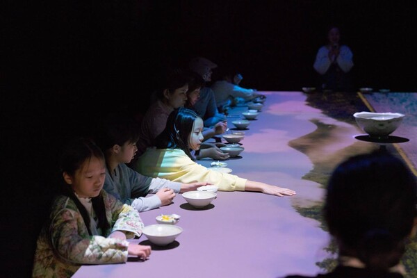  미디어 고흥 다도를 즐기는 관람객. 사진= 고흥군