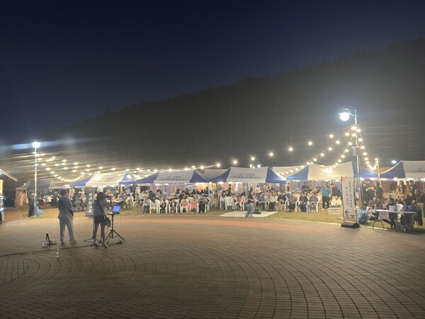 분청 야시장을 즐기는 모습. 사진= 고흥군