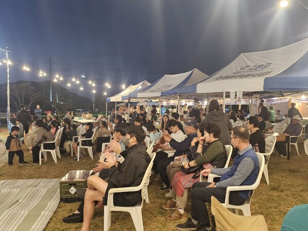 분청야시장을 방문한 관람객. 사진= 고흥군