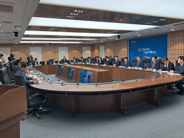 정기명 여수시장은  '2026여수세계섬박람회' 예산 147억 원을 추가 확보했다. 사진= 여수시