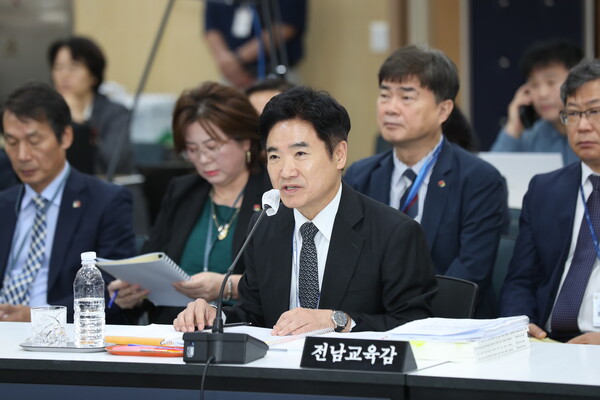 김대중 전남교육감이 17일 광주시교육청에서 열린 교육위원회 국정감사에서 발언하고 있다. / 사진=전남교육청