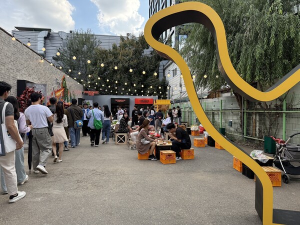 하림 ‘용가리가 사라졌다’ 팝업스토어 야외 전경