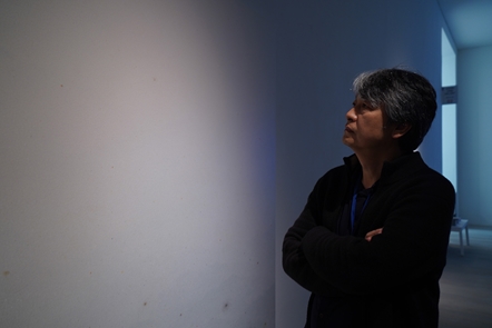 런던 Saatchi Gallery에 참석한 최영욱 작가 / 사진=미래에셋증권