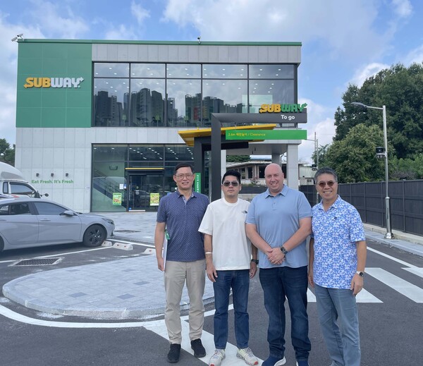 ( 좌측부터) 손상만 써브웨이 코리아 개발상무, 데이비드 렁 써브웨이 APAC 개발이사, 패트릭 로즈 써브웨이 글로벌 시니어 디렉터, 조인수 써브웨이 코리아 대표. 사진= 써브웨이