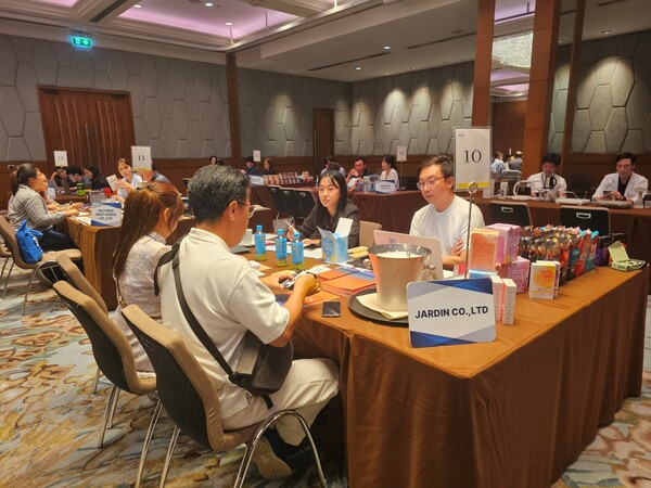 GS리테일이 10월 28일부터 11월 1일까지 3박 5일간 태국 방콕에서 제12회 ‘해외시장개척단’ 행사를 실시, 뷰티·식품·생활용품 등 분야 15개 중소협력사와 560만 달러 규모의 수출상담 실적을 거뒀다고 5일 밝혔다. 사진= GS리테일