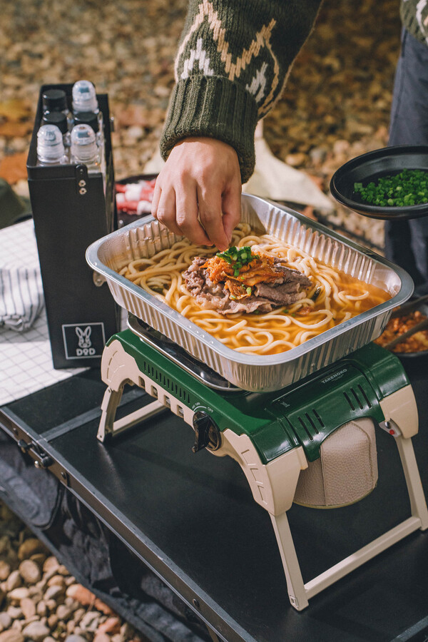 디오디와 GS25가 협업한 한정판 ‘크레이지 캠핑 팩’. 사진= 디오디
