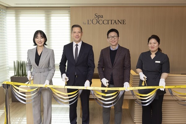스파 바이 록시땅(Spa by L’OCCITANE) (왼쪽부터) 김나예 파크로쉬 부총지배인, 세바스찬 피쉬으더(Sebastian Fischoeder) 파크로쉬 총지배인, 김승빈 록시땅코리아 지사장. 전영인 파크로쉬 스파 매니저. 사진= 스파 바이 록시땅