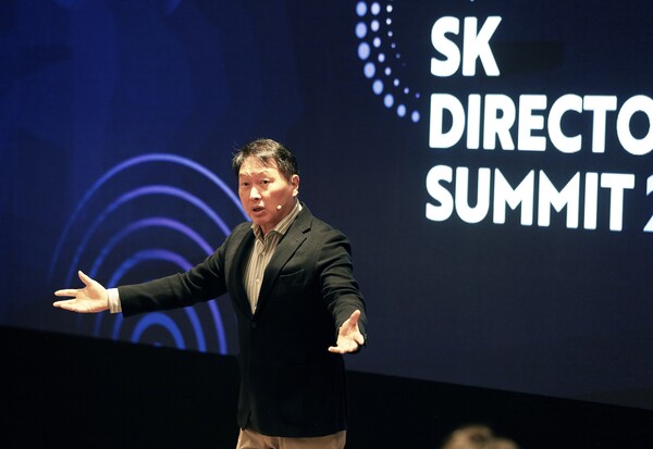 최태원 SK그룹 회장이 지난 7일 서울 광진구 워커힐 호텔에서 'SK 디렉터스 서밋(Directors' Summit) 2024'에서 오프닝 스피치를 하고 있다. / 사진=SK그룹