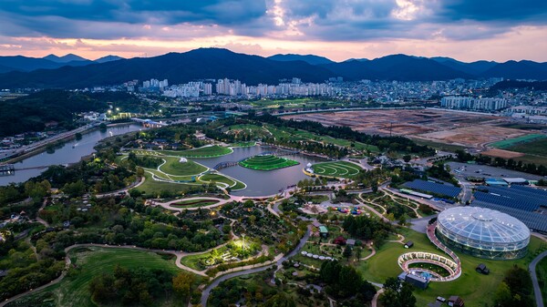순천만국가정원 야경 모습 / 사진 = 순천시