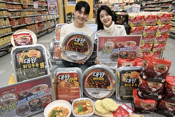이마트는 11월 15일부터 21일까지 SNS에서 큰 화제를 이끌었던 ‘이색 라면’을 단독 판매하고 20% 할인 행사도 진행한다. 사진= 이마트
