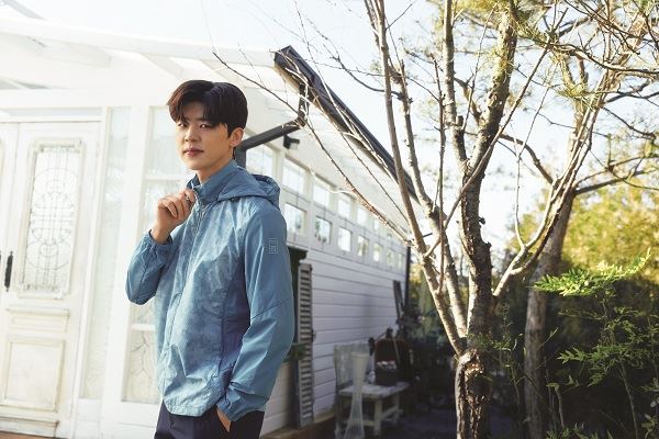 트로트 아이돌 박지현이 팬사인회로 팬들과 가까이 소통한다. 사진= 콜핑