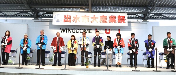 16일 노관규 순천시장이 _이즈미시 대산업제_ 개막식에서 테이프 컷팅식을 하고 있다 / 사진=순천시