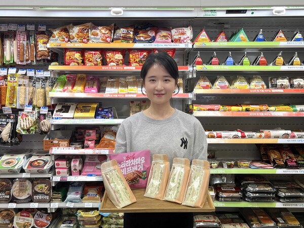 GS리테일이 운영하는 GS25는 식품의약품안전처(이하 식약처)에서 추진하는 ‘나트륨·당류 저감제품 개발 지원사업’의 일환으로 나트륨 함량을 낮춘 간편식 2종을 출시한다. 사진= GS리테일