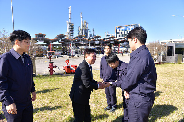 정기명 여수시장, ㈜E1 여수기지 방문 / 사진=여수시