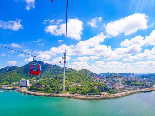 2025학년도 대학수학능력시험을 마친 수험생들에게 전남관광플랫폼 앱과 연계해 전남 대표 관광 체험상품 4종 반값 이벤트 중인 목포해상케이블카 모습 / 사진 = 전라남도