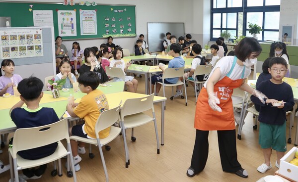 남악초 학생들이 아침 간편식을 먹고 있다. / 사진=전라남도교육청