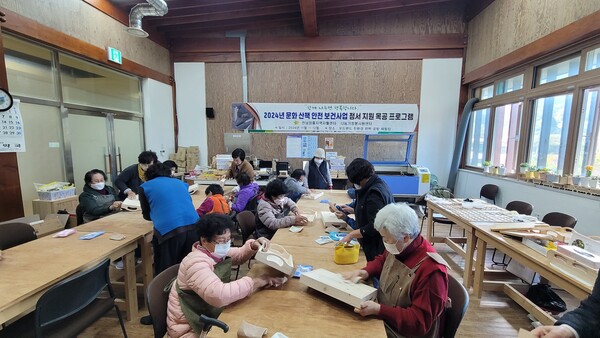 ​전남장흥지역자활센터 지역문화탐방  프로그램 운영(목공체험) / 사진 =  장흥군