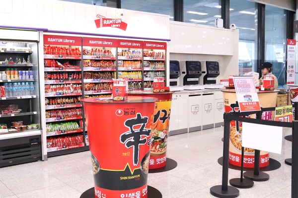 김해공항 K라면 체험매장. 사진= 농심