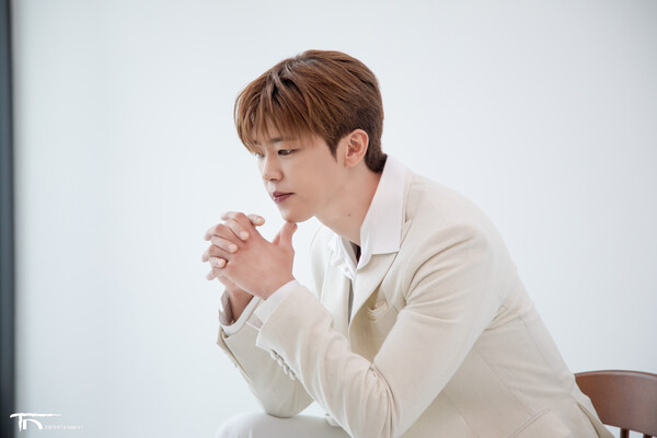 트로트 아이돌 박지현이 화보를 방불케 하는 비하인드로 '생쇼행쇼'를 더욱 기대케 하고 있다. 사진= 티엔엔터테인먼트