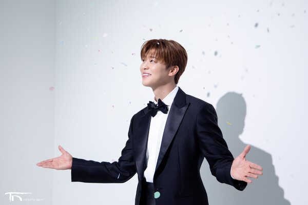 박지현 ‘생쇼행쇼’ 포스터 촬영 비하인드 스틸. 사진= 티엔엔터테인먼트