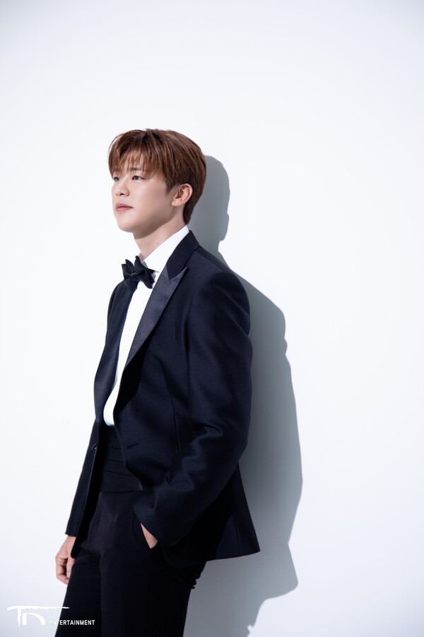 박지현 ‘생쇼행쇼’ 포스터 촬영 비하인드 스틸. 사진= 티엔엔터테인먼트