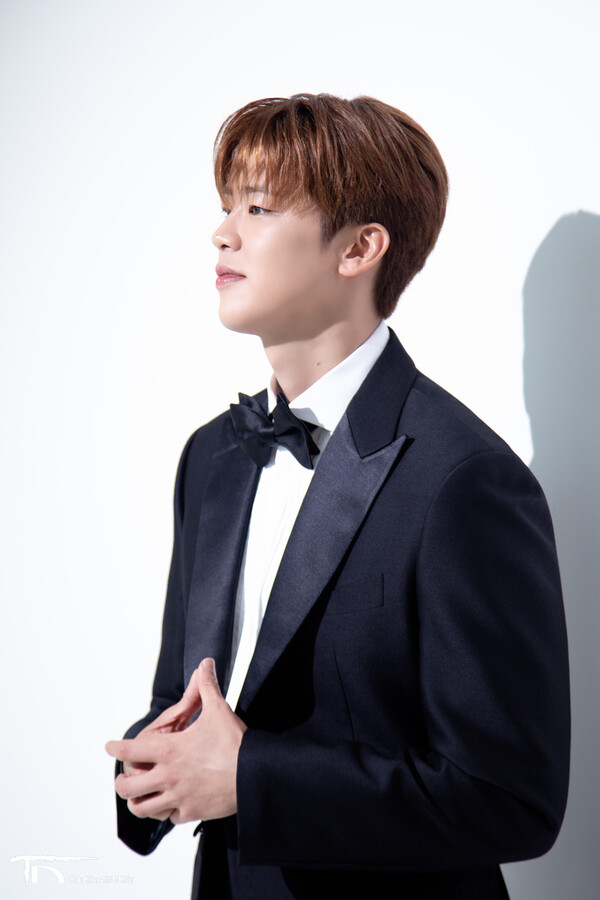 박지현 ‘생쇼행쇼’ 포스터 촬영 비하인드 스틸. 사진= 티엔엔터테인먼트