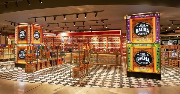 롯데백화점이 내년 2월 2일까지 잠실점 에비뉴엘 지하 1층에서 진행하는 '바샤커피' 홀리데이 기프트 팝업 전경 / 사진=롯데쇼핑