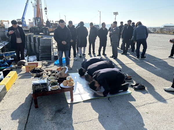 김 양식 풍년을 기원하는 초매식 진행 / 사진 = 진도군