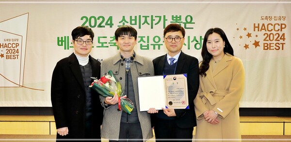  ㈜하림(대표이사 정호석)이  ‘2024 소비자가 뽑은 베스트 도축장·집유장’ 시상식에서 가금류 부문 최우수상을 수상했다고 23일 밝혔다. 사진= 하림