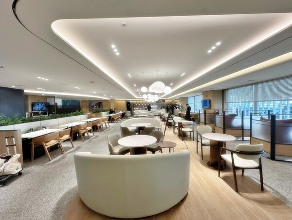 인천공항 스카이허브라운지. 사진= 풀무원푸드앤컬처