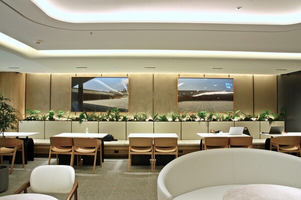 인천공항 스카이허브라운지. 사진= 풀무원푸드앤컬처