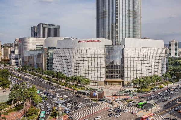 롯데에비뉴엘 잠실과 롯데월드몰 전경. 사진=롯데백화점