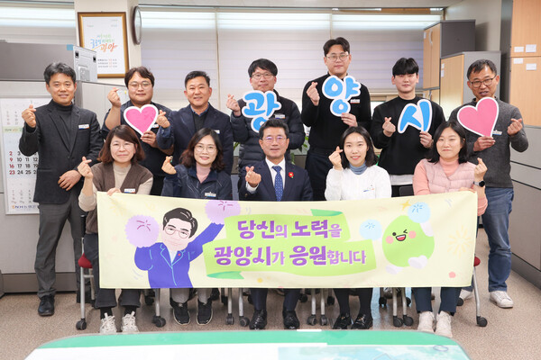 정인화 광양시장, 하수도과 방문…직원 소통의 장 ‘활짝’ - 홍보소통실(정인화 광양시장 및 하수도과 직원 단체사진) / 사진=광양시