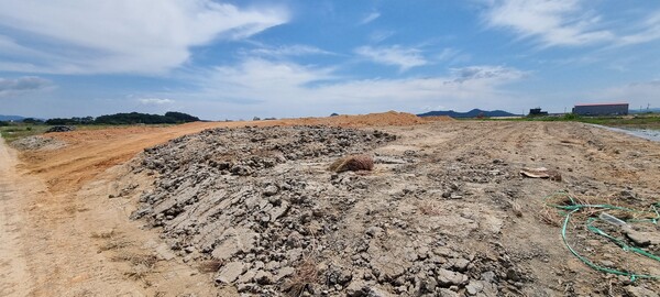 무안 일로읍 망월리 일대 뻘흙 사용 성토 / 사진 = 전라남도